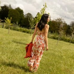 Silk Dress In Wild Rose 9 Silk Dress In Wild Rose -Penguin Random House Sales Store 27 ThymeSilks 202106 AW HR