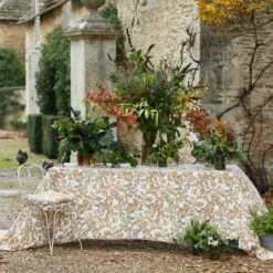 Autumn Leaves Oak Linen Table Cloth -Penguin Random House Sales Store AutumnLeaves2022 HelenCathcart LowRes 11