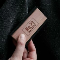 No. 21 Cashmere Comb - Red Cedarwood