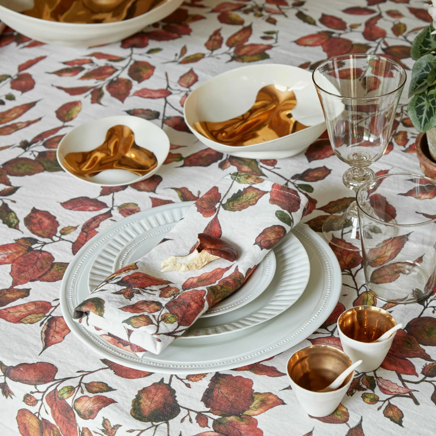 Copper Beech Linen Table Cloth 6 Copper Beech Linen Table Cloth - Image 4